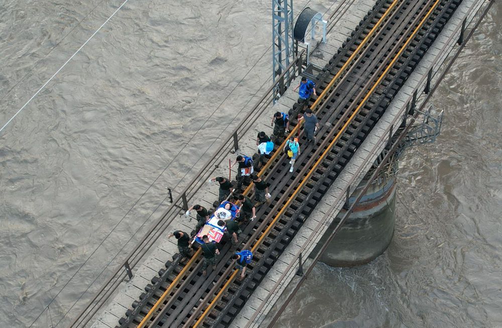 “走，我们回家”——北京丰沙铁路线最后一批滞留旅客转运见闻