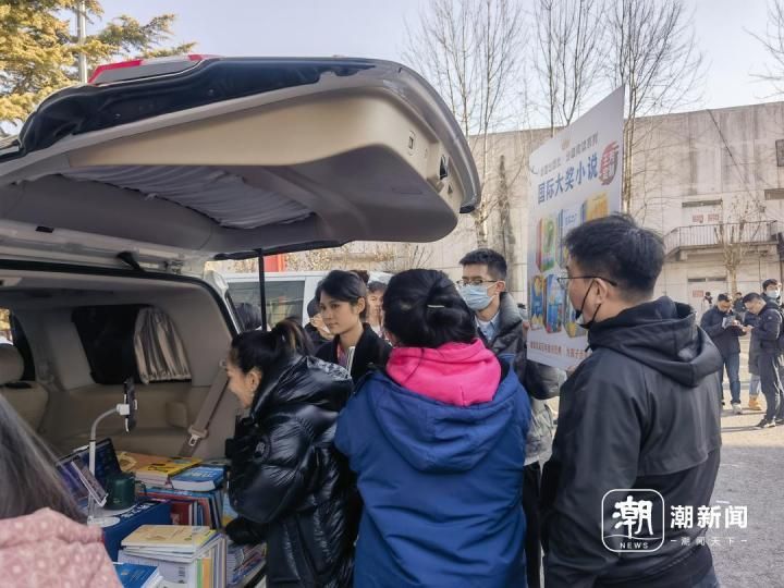 直播的风，“卷”进了全国图书订货会