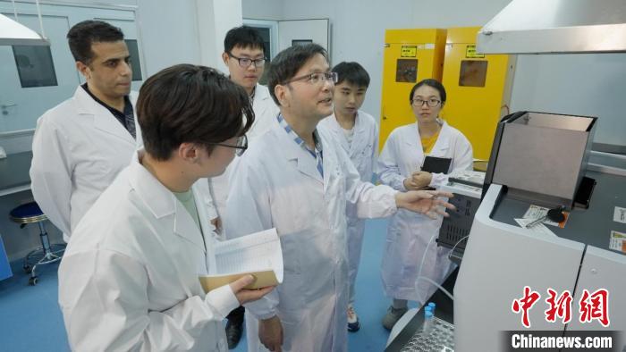 南华大学从“独居石”中成功提取“肿瘤克星” 南华大学从“独居石”中成功提取“肿瘤克星”