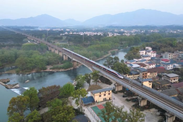加开或重联400余趟客车!桂林往返这些地方有余票 图片